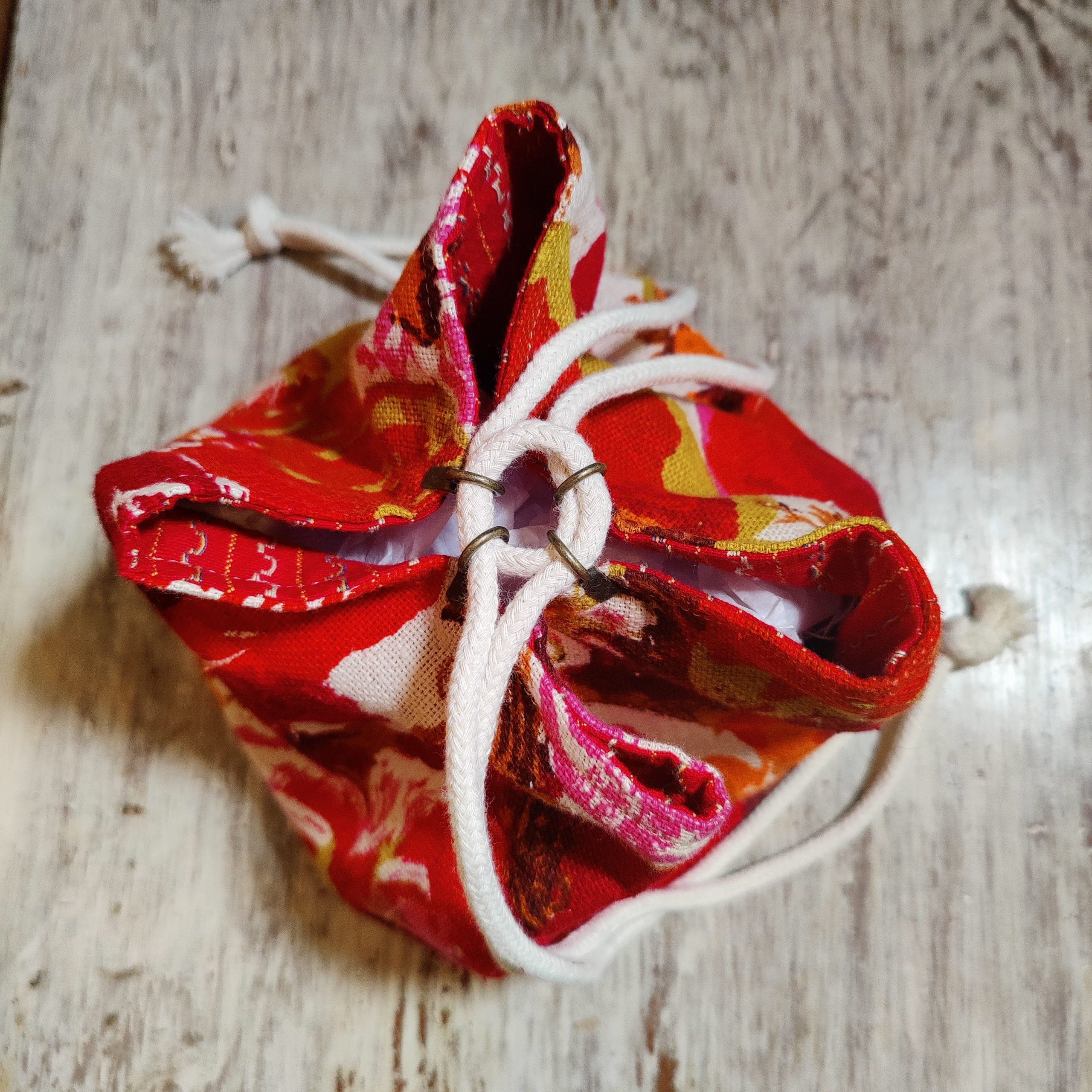 Red floral drawstring bag - Image 2