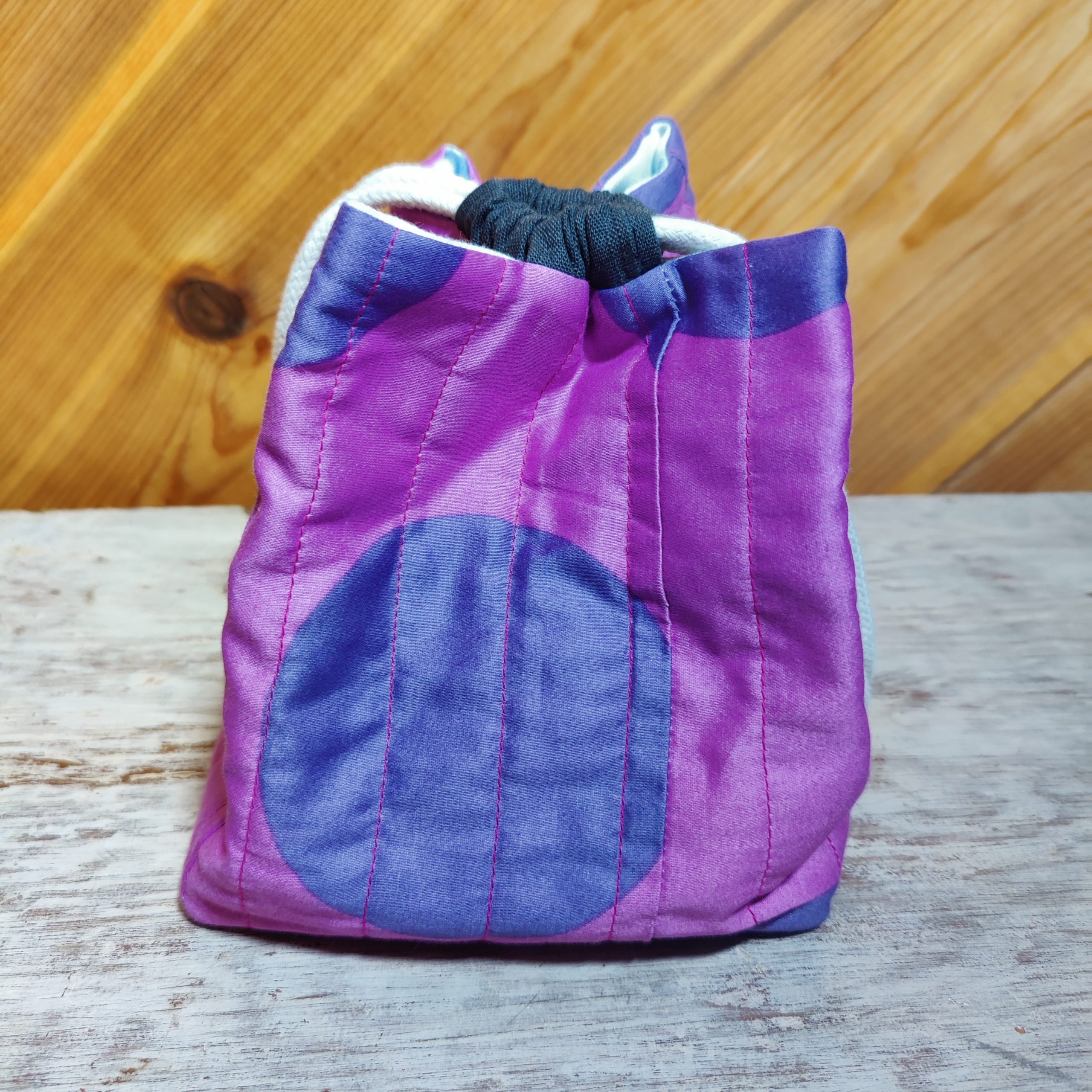 Purple quilted drawstring bag - Image 3